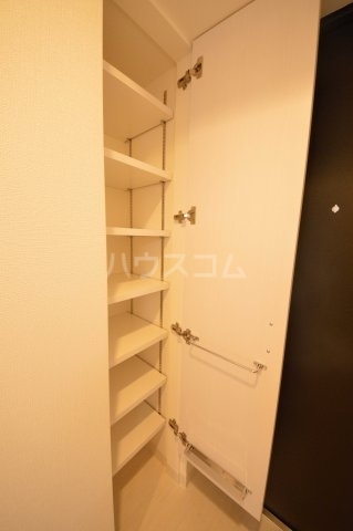 ����17