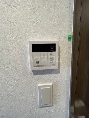 ����18