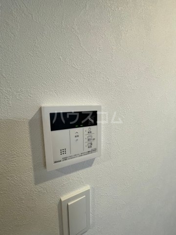 ����17