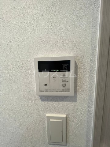 ����16