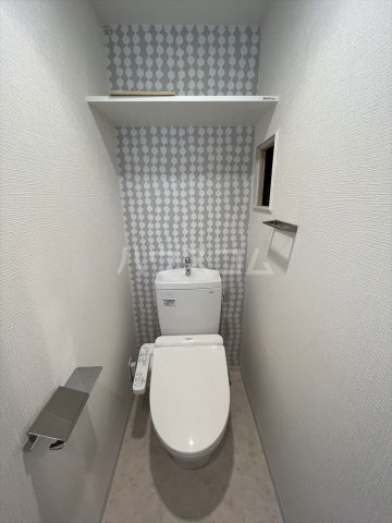 ����4