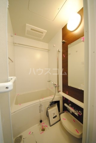 ����4