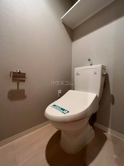 ����4