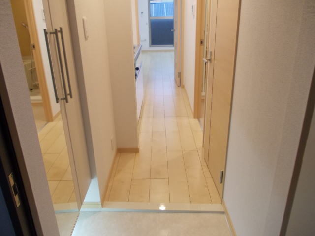 ����4
