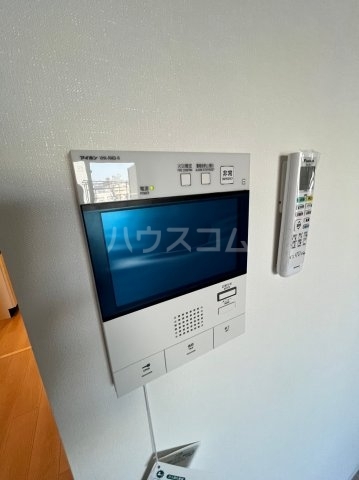����12
