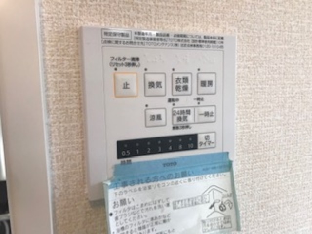 ����12