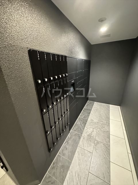 ����12