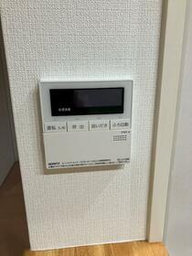 ����12