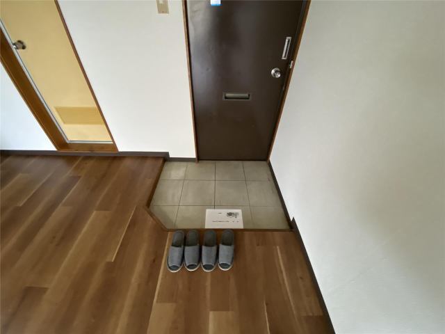 ����4
