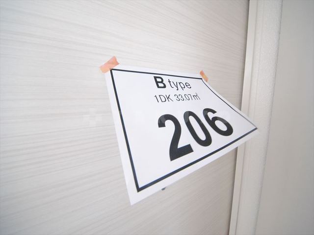 ����17