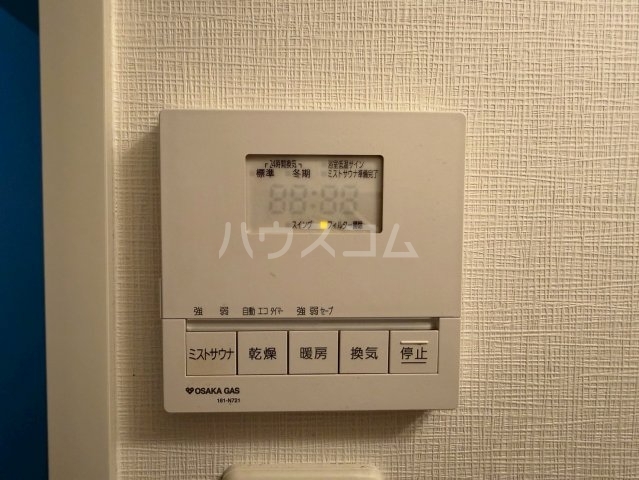 ����25