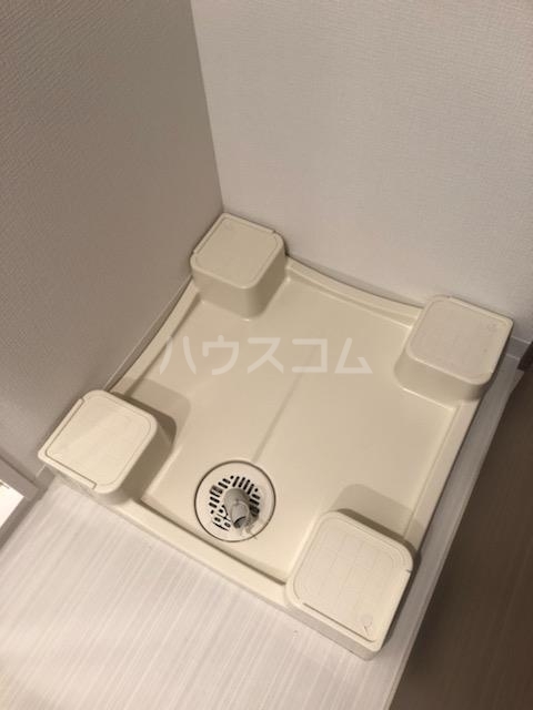 ����9
