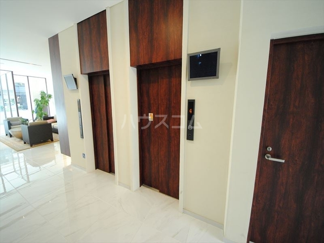 ����20