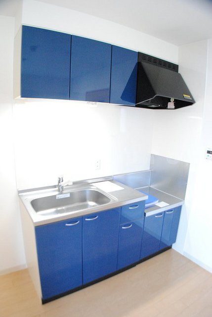 ����4