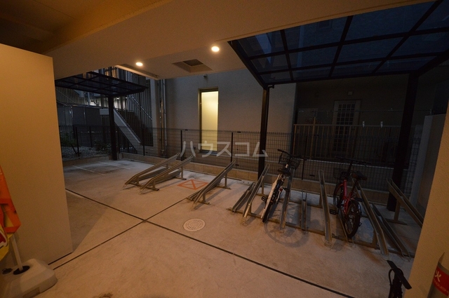 ����12