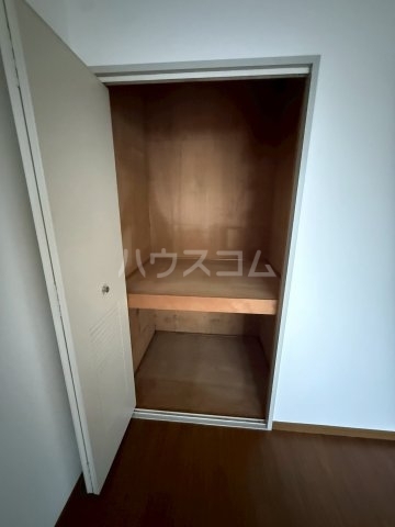 ����16