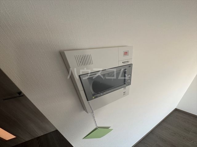 ����9