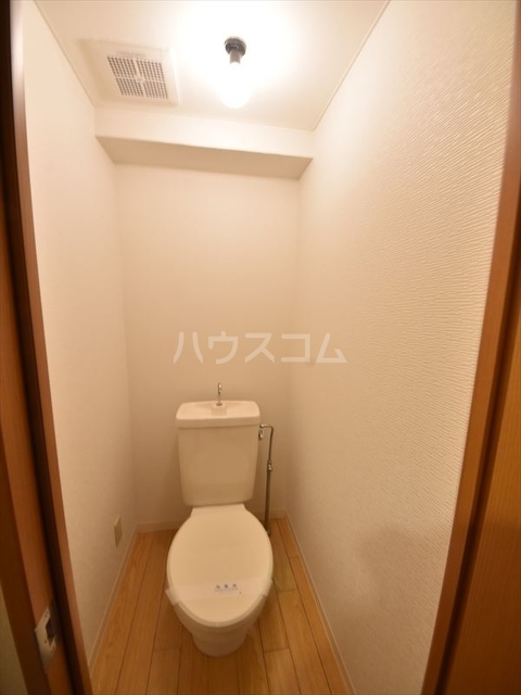 ����4
