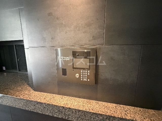 ����12