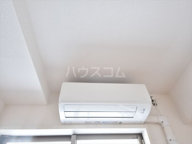 ����12