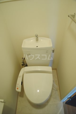 ����4