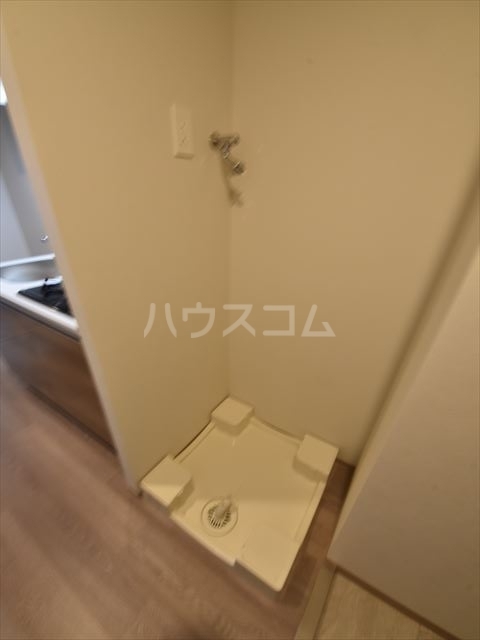 ����23
