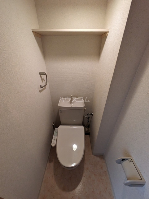 ����4
