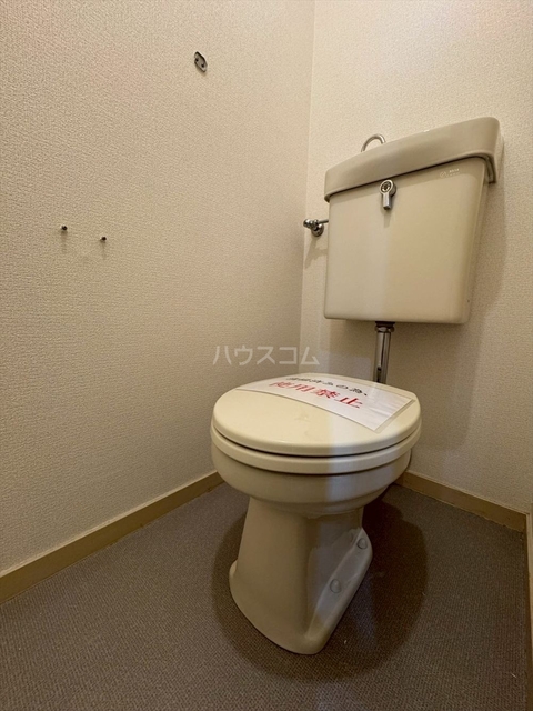 ����4