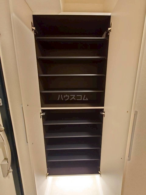 ����15