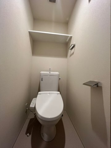 ����4