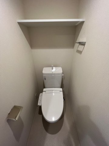 ����4