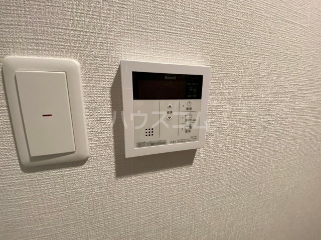 ����17