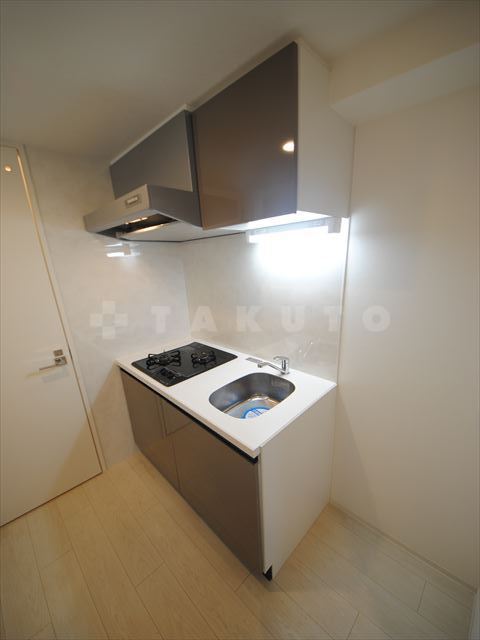 ����5