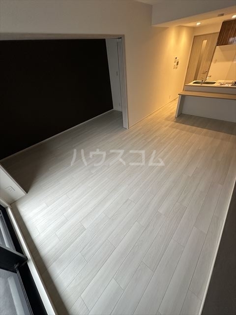 ����13