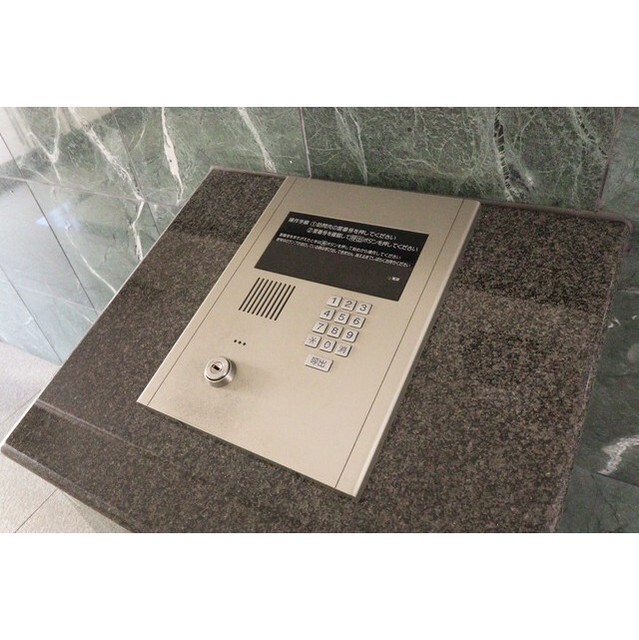 ����21
