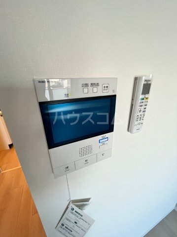 ����12