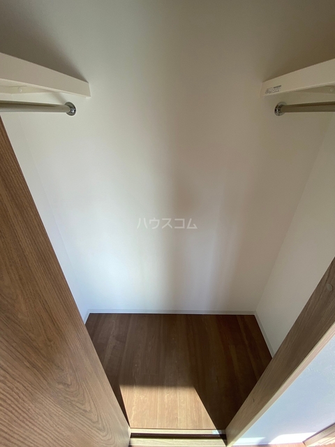 ����12