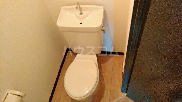 ����4