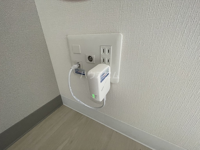 ����20