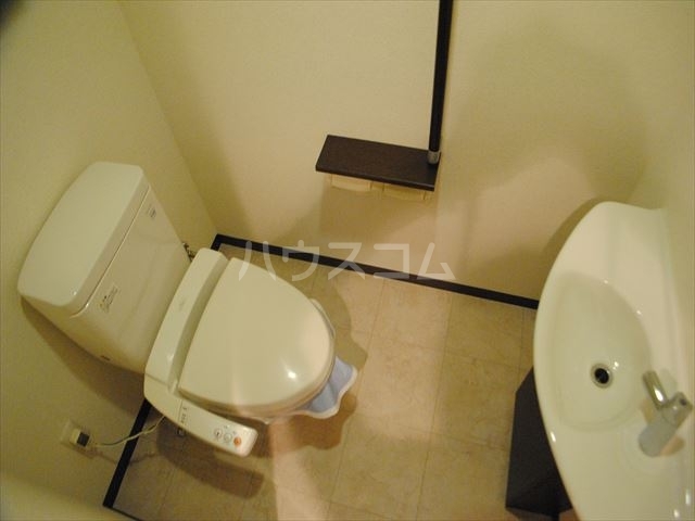 ����4