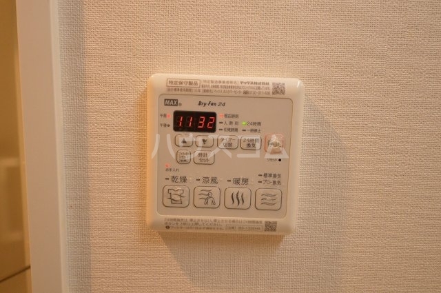 ����15