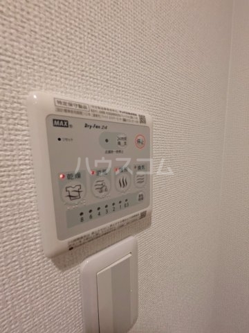 ����12