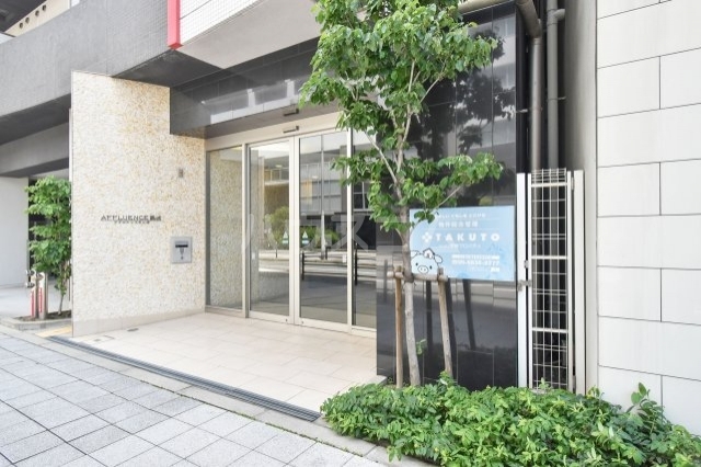 ����15