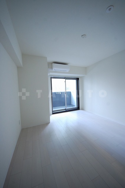 ����15