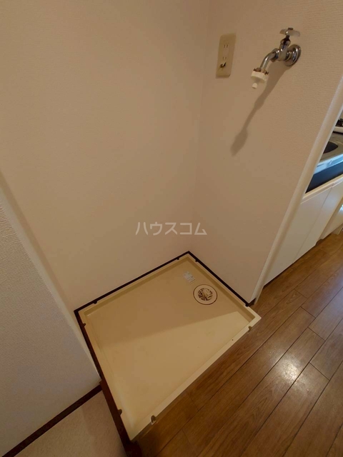 ����12