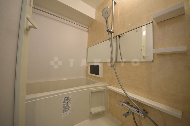 ����15