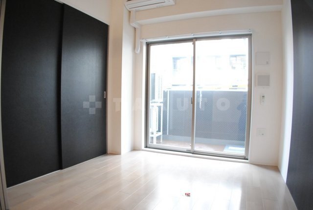 ����12