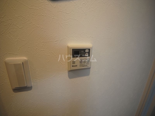 ����12