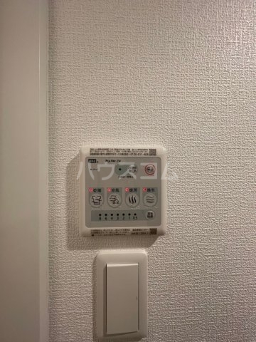 ����15