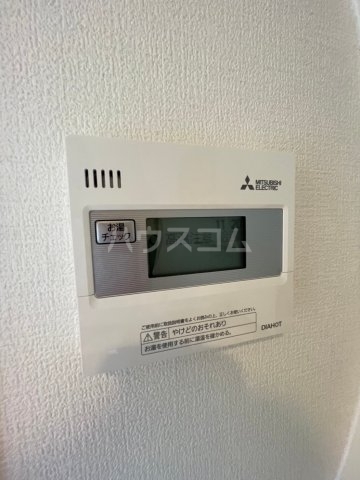 ����15